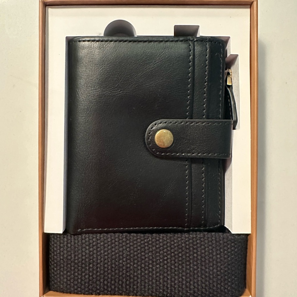 New in Box - Andar The Lo wallet in Jet Black